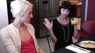 Fetish Lesbians Bianca Stone and Sadie Lune love bondage - 3 image