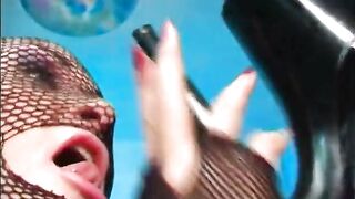 Wild dominatrix makes her slave girl lto lick her tight cunt - 6 image