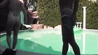 Lesben ficken sich im Spa Hotel - 11 image