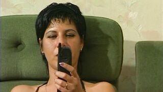 Threesome Lesben besorgen es sich auf der B Day party - 14 image