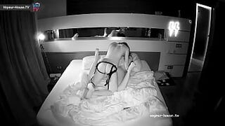 Lesbi Real Couple Makes Fingerbang and Strapon Hot Action With Shaking Orgasm - 1 image