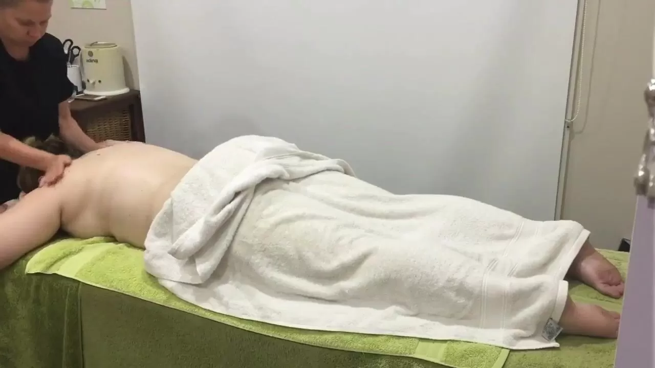 Bbw Body Massage Oiling - Hot pretty bbw getting deep relaxing body massage at spa U010 watch online