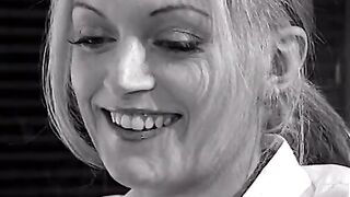 Hot chick getting cunt fucked with dildo after eating muff pie