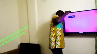 The boss who used to fall to get roughly fucked by her housekeeper. Between swindling, trickery and sexual corruption. Live exclusively on XVIDEOS RED - 7 image