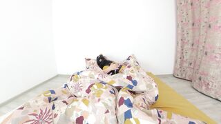 Amateur teens masturbate in hotel room - 11 image