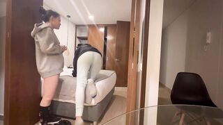 Mi empleada de domestica me ofrece otros servicios! - 2 image