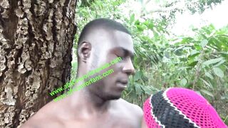 Something new in the middle of noon under the scorching sun. Hot and wild public fuck at the river between a bodybuilder and a neighbor during laundry in Cameroon, Africa. to see exclusively on xvideos red.