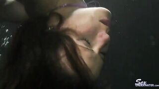 Daisy Duxxx meets the Bad Blonde underwater - 13 image