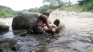 nos fuimos pal rio mi hermanastra y yo y nos grabamos teniendo sexo - 11 image
