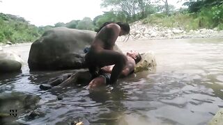 nos fuimos pal rio mi hermanastra y yo y nos grabamos teniendo sexo