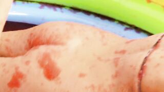 Lesben having fun in tiny Swimmingpool