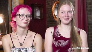 Ersties: Junge deutsche Amateur-Girls beim Spielen - 2 image