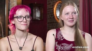 Ersties: Junge deutsche Amateur-Girls beim Spielen - 3 image