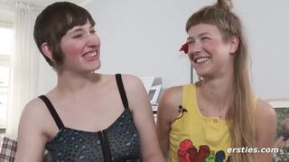 Ersties: Ida wird von ihrer deutschen Freundin Marlin wunderbar gefistet - 2 image