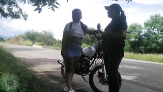 puta colombiana tiene sexo en la orilla de la carretera - 4 image