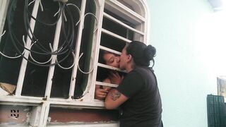 le doy una rica cogida a la vendedora - 5 image