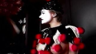 Dream girl fingers clown instead of fucking my cock - 3 image