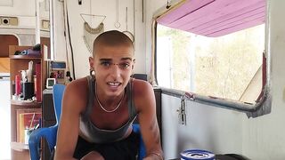 ICAZZIMIEI6 VERSIONE VAGINA! Cinque fighe, troppi capelli, tentata follia e ricordi divaganti.