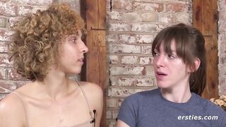 Ersties: July sitzt auf Nicky's Gesicht und kommt dabei heftig - 3 image