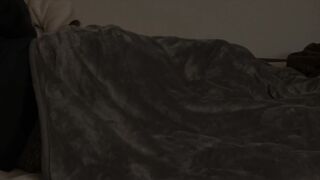 [Lesbian couple] Holding hands and having sex in a loving manner [Personal Photography]. - 2 image