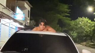 I fuck with my girlfriend inside a taxi - 1 image