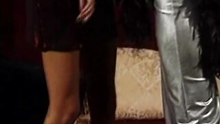 The friends organize a lesbian threesome to masturbate - 2 image