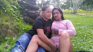 me dejo masturbar en un parque publico de una desconocida - 1 image