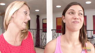 Brunette teen lesbian gives her best to pleasure the mature blonde dyke - 4 image