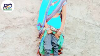Village ki bhabhi ne saree finger karke ke man ki niyat Badal dali saree removing finger show and chudai - 6 image