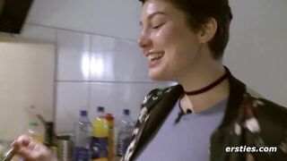 Ersties: Birgit und Effie treffen sich zu einem romantischen Abendessen mit scharfen Zutaten - 12 image