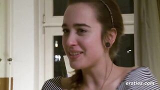 Ersties: Birgit and Effie meet for a romantic dinner with spicy ingredients - 2 image