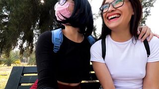 Fer y LaChicaSpider sacandose las tetas al aire - 3 image