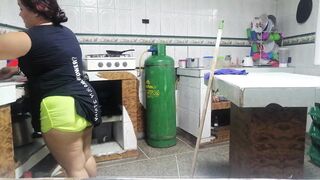 My stepmother stops cleaning my room to go fuck me without my father knowing - 1 image