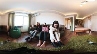 3-D VR Lesbian Foot Worship - 7 image