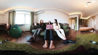 3-D VR Lesbian Foot Worship - 8 image