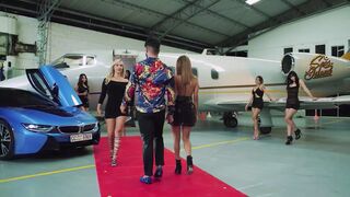 boxing naked around luxury cars GGmansin - 1 image