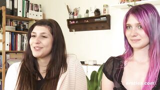 Ersties - Julie und Maria fingern sich gegenseitig ihre zarten und nackten Muschis - 2 image