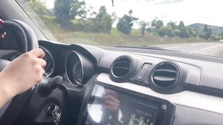I give the taxi driver the finger on a busy road - 11 image