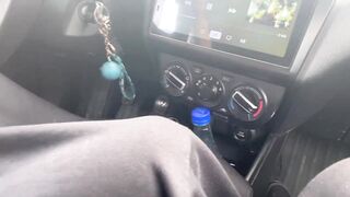 I give the taxi driver the finger on a busy road - 12 image