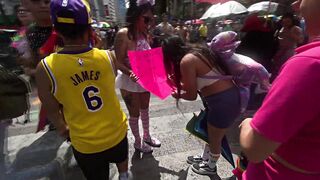 Giving away kisses in CDMX, with a skirt I went out the day of the LGBT march, would you like a little kiss or a blowjob next time? (Leave your comment)