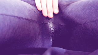 Louna vahia, squirt and pee yoga pant. Hard orgasme - 1 image