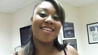 Watch black girl sit on the toilet naked and rub herself in fish net stockings - 4 image