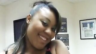 Watch black girl sit on the toilet naked and rub herself in fish net stockings - 6 image