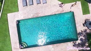 Bikini les licked before outdoor scissoring - 2 image