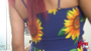 Masajista venezolana de gran culo masturba a pelirroja peruana sin que se entere su jefe - 2 image