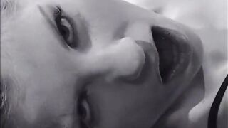 Sexy dildo fucking lesbian hookers carpet munching juicy pusy in bed - 3 image