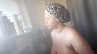 Chubby Bbw taking a shower - 6 image