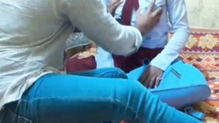 Supervisor ne night shift me raat bhar choda - 3 image