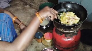 Sundar Si Aunty Ki Raat Me Bohat Pela Bharpur Maja Liya - 2 image