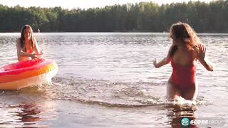 Margo Von Teese and Simona splash each other in their - 2 image